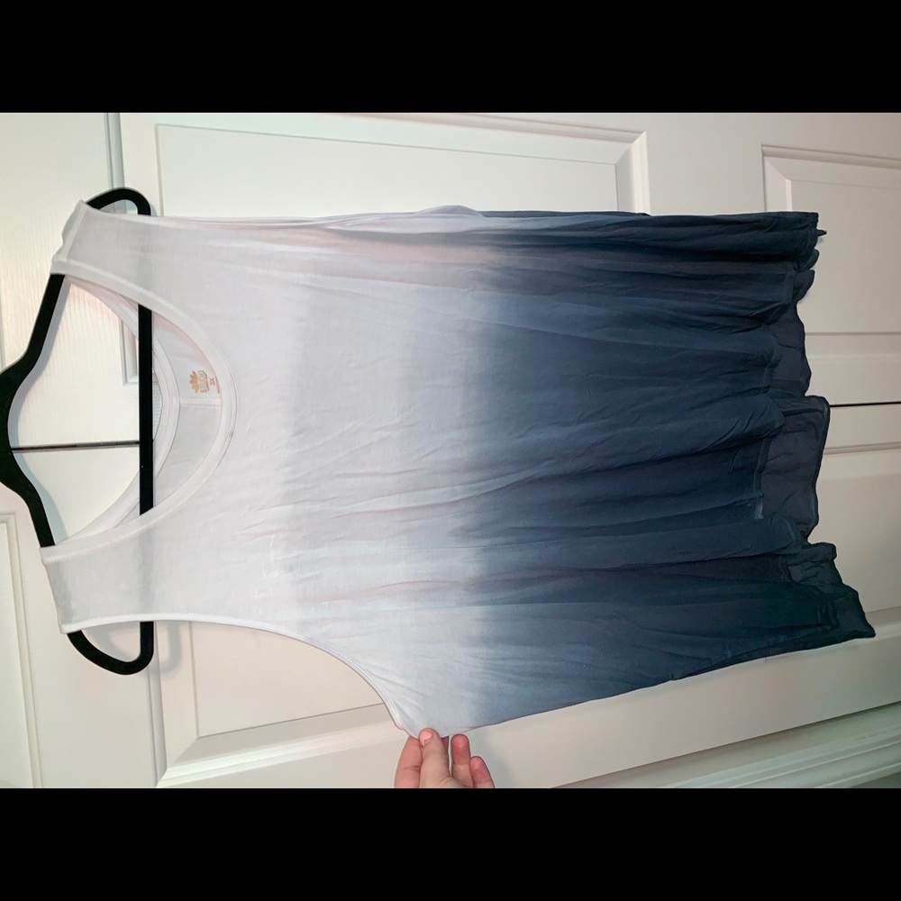 Ombré blue side slit shirt.